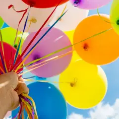 Balony na hel: jak długo się unoszą i jak przedłużyć ich życie?