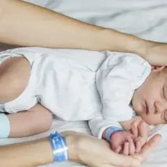 2-tygodniowe dziecko w gości: tak czy nie? Sprawdź, co radzi ekspert