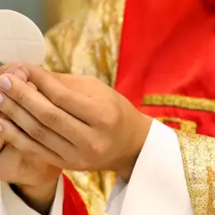 Grzech ciężki a Komunia Święta: Kiedy możesz przyjąć?