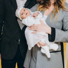Strój na chrzciny dla mamy: Elegancja i komfort w wyjątkowym dniu