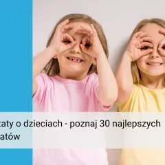 Dwie dziewczynki z uśmiechem zasłaniają oczy dłońmi. Poznaj wzruszające cytaty o dziecku, które rozgrzeją Twoje serce.