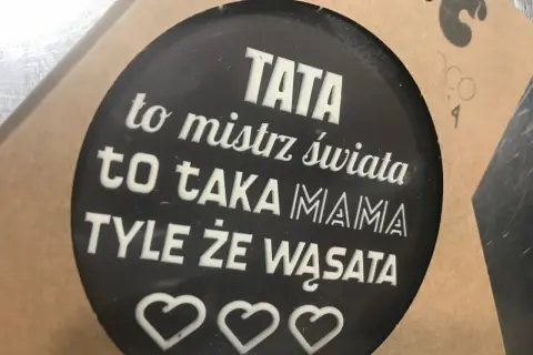 TATA to mistrz świata, to taka MAMA tyle że wąsata. Zabawne cytaty o tacie.