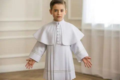 Komunia chłopca: Strój pod albę. Jak połączyć styl i komfort?
