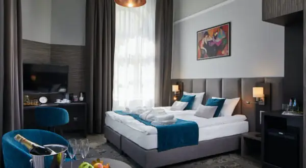 Gość w pokoju hotelowym: Czy to legalne? Sprawdź zanim zaprosisz