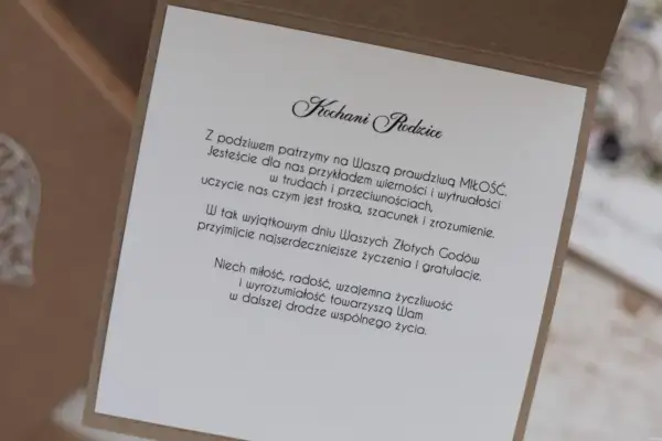 Piękny list z życzeniami na 50 rocznicę ślubu dla rodziców. Wzruszające cytaty o miłości i wierności.